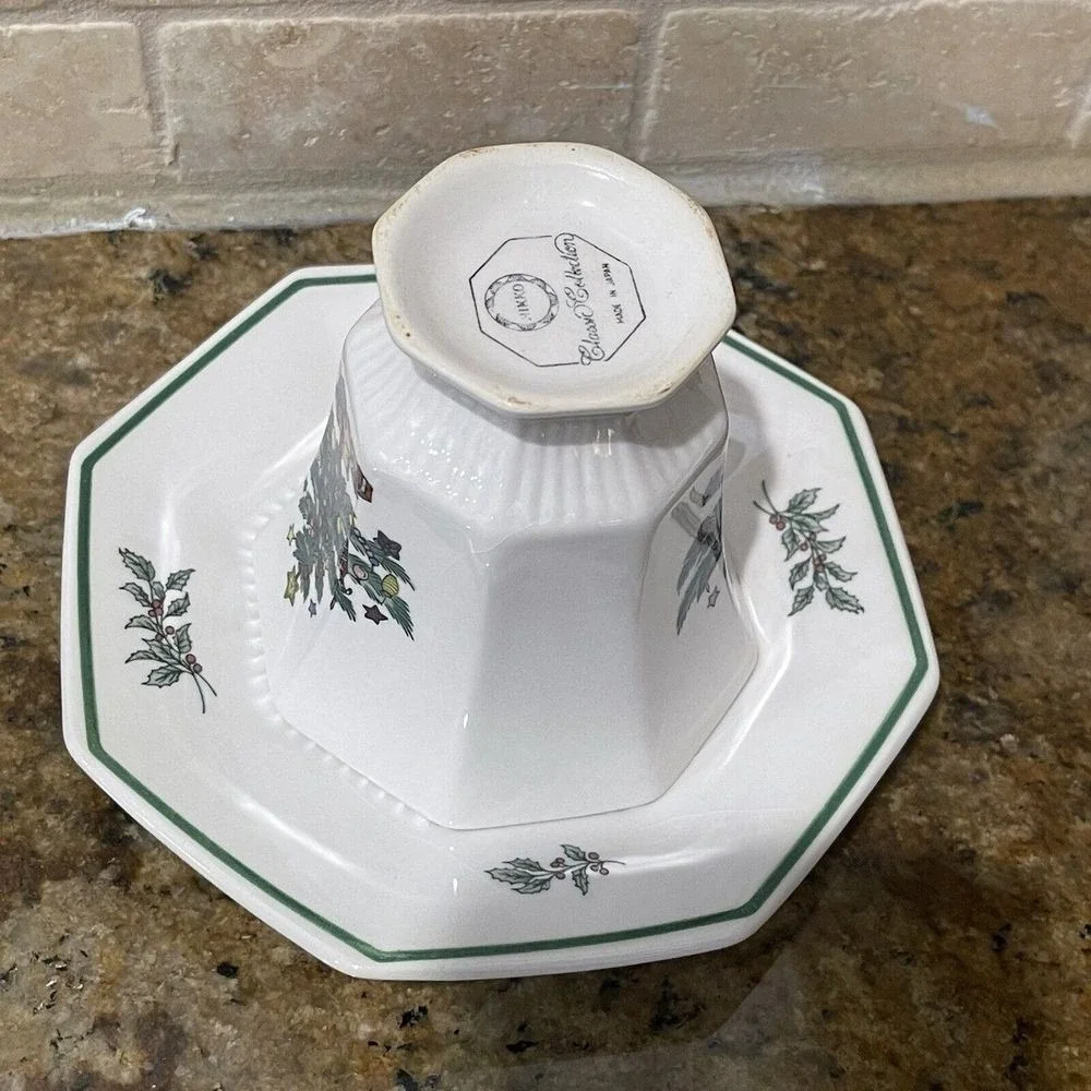 Nikko Christmas Tree Christmastime Coffee Cups w‎ Match Saucers Ceramic Set Of 2